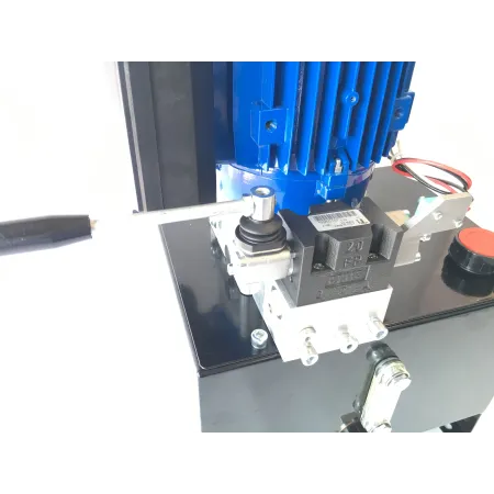 PRESSA 2 TONNELLATE COMANDO MANUALE